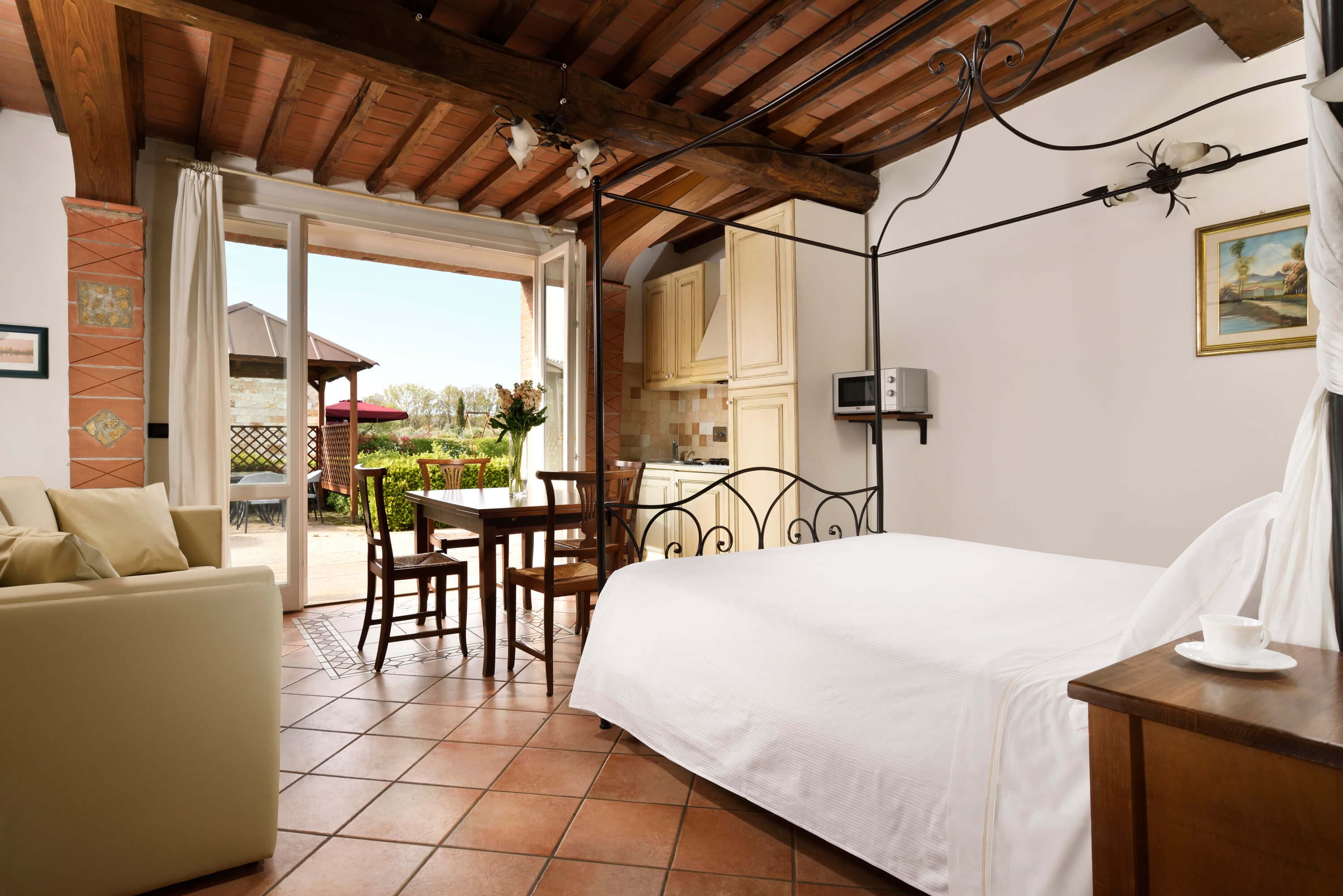 STUDIO APARTMENT CON GIARDINO PRIVATO
